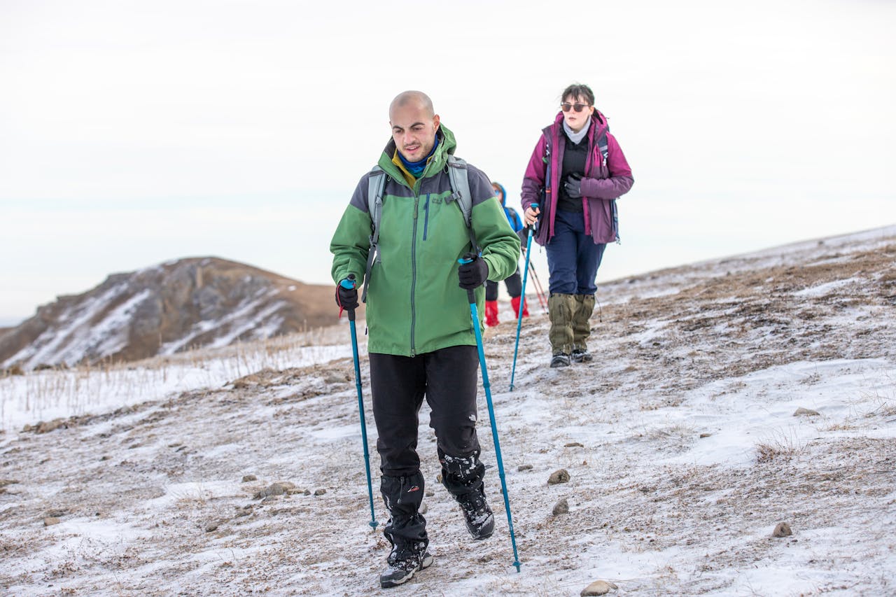 how to use hiking poles